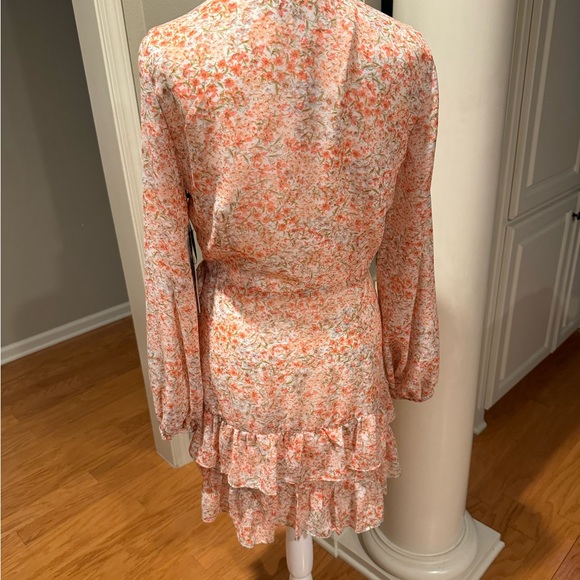 NWT  1. STATE
V-Neck Long Sleeve Floral Tiered Ruffle Mini Wrap Dress - Picture 5 of 6